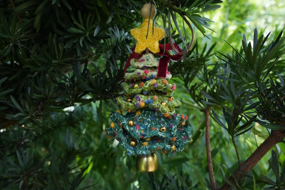 Christmas Tree DIY Crochet Kit, Beginner Friendly  Holiday Decor Material Pack, Full Crochet Supplies  with Step-by-Step Tutorial