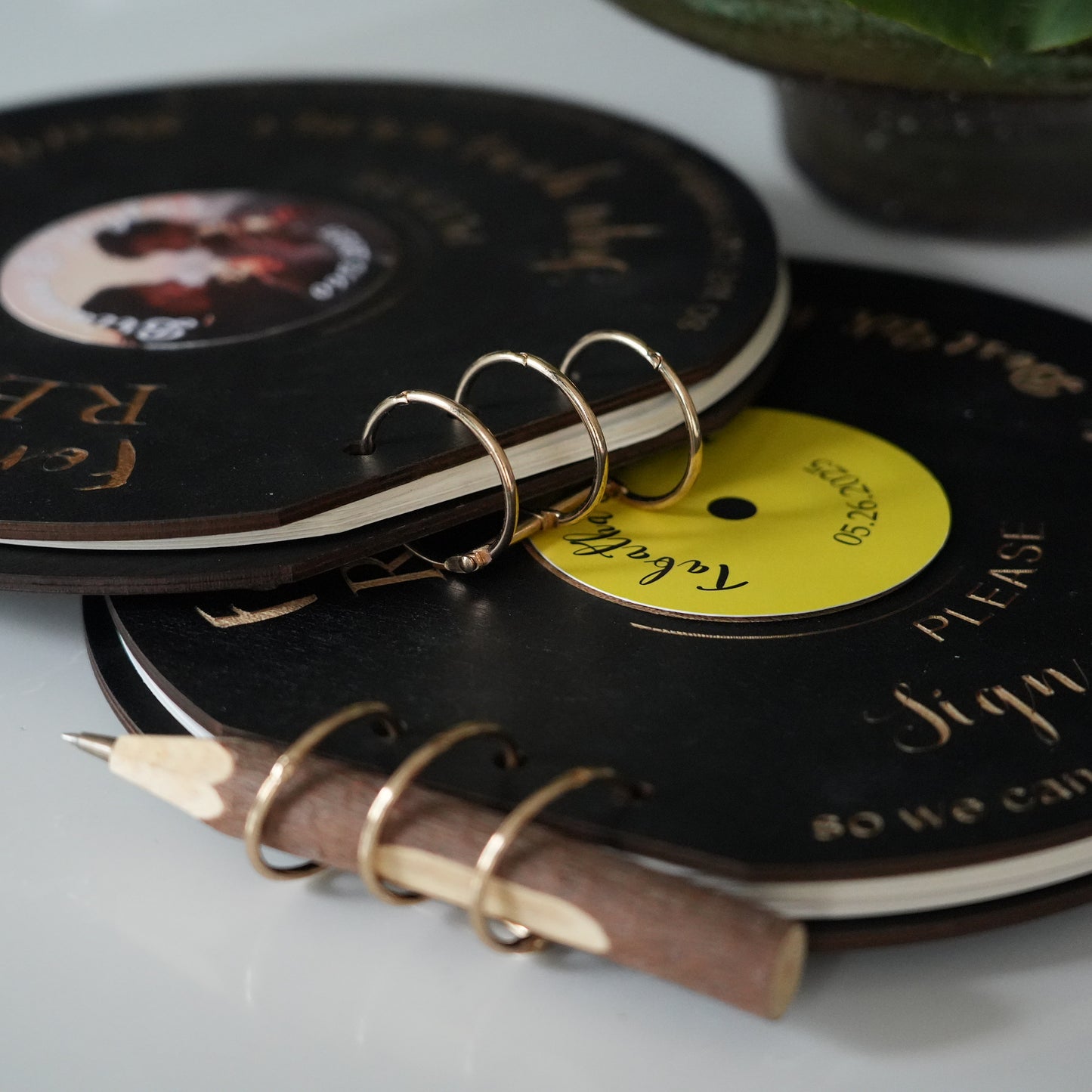 Custom Vinyl Record Guest Book,Guest Book With  Pen,Welcome Wedding Signs,Wooden Wedding Decor, Photo Album Cover
